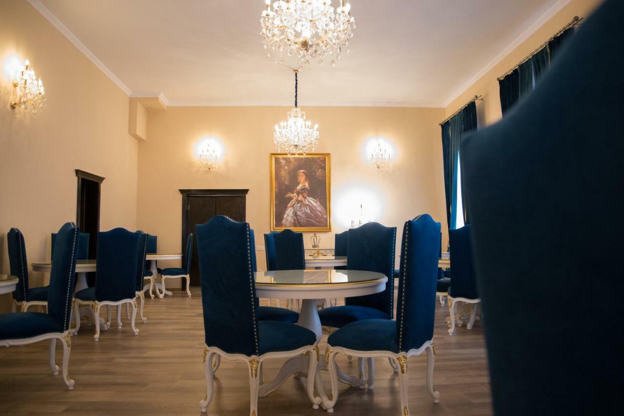 Hotel Boutique Vila Lakastel Sinaia Ngoại thất bức ảnh