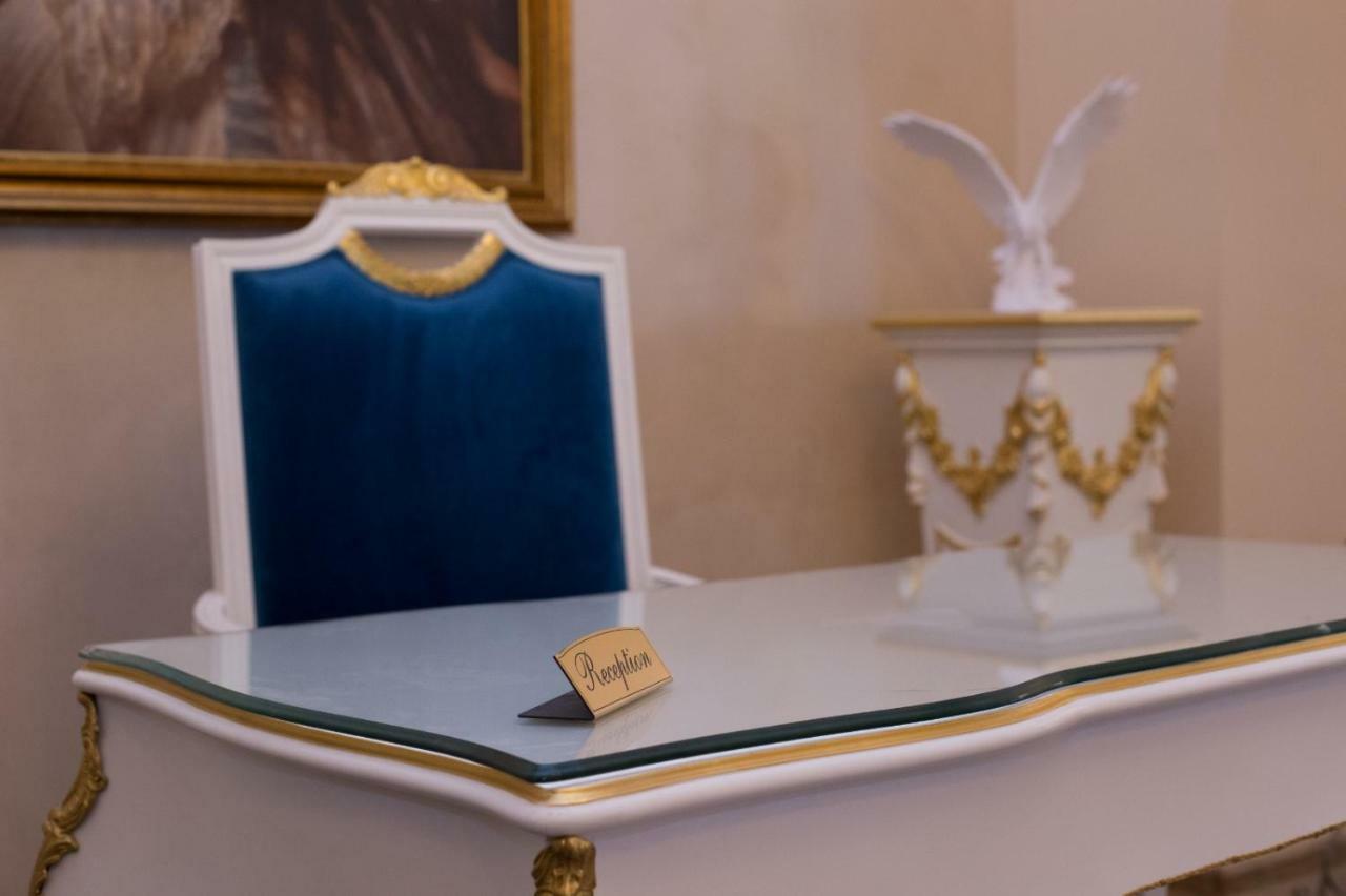 Hotel Boutique Vila Lakastel Sinaia Ngoại thất bức ảnh