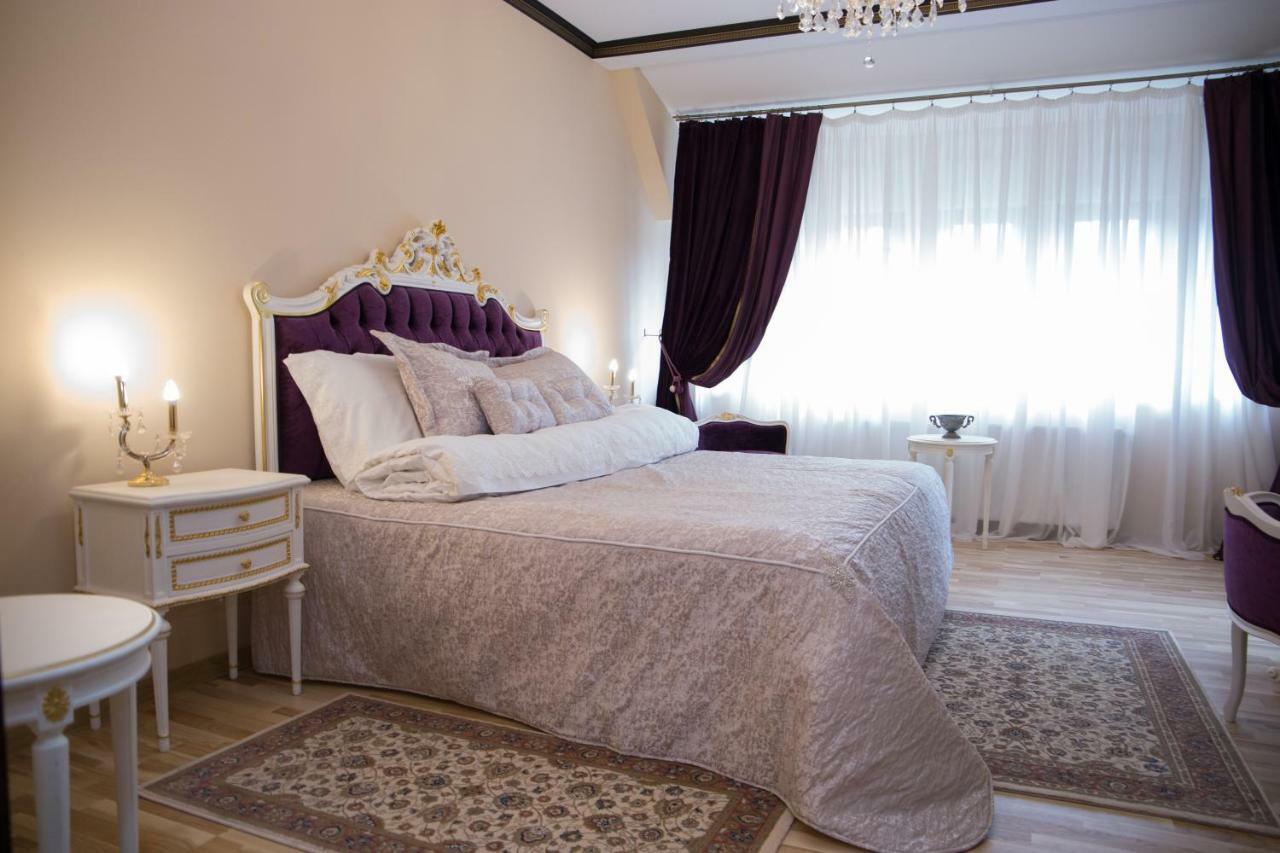 Hotel Boutique Vila Lakastel Sinaia Ngoại thất bức ảnh