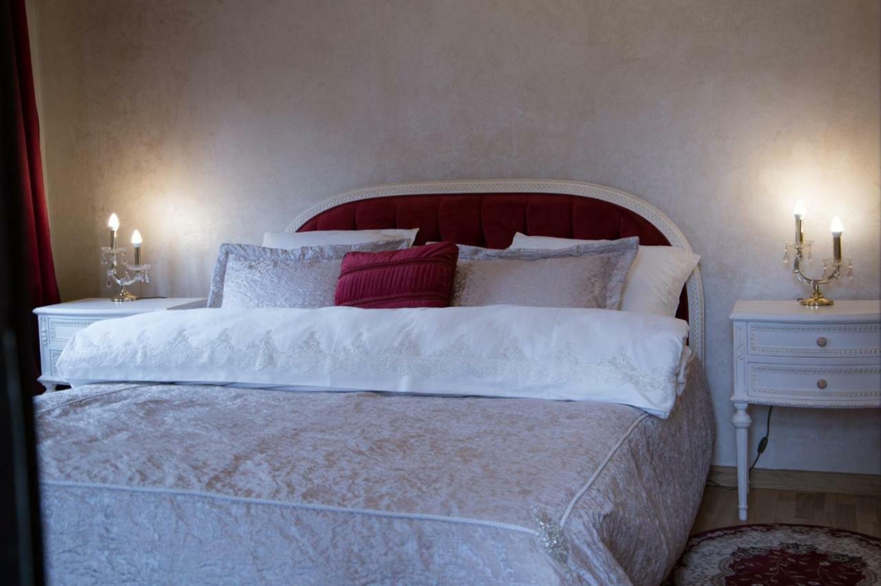 Hotel Boutique Vila Lakastel Sinaia Ngoại thất bức ảnh
