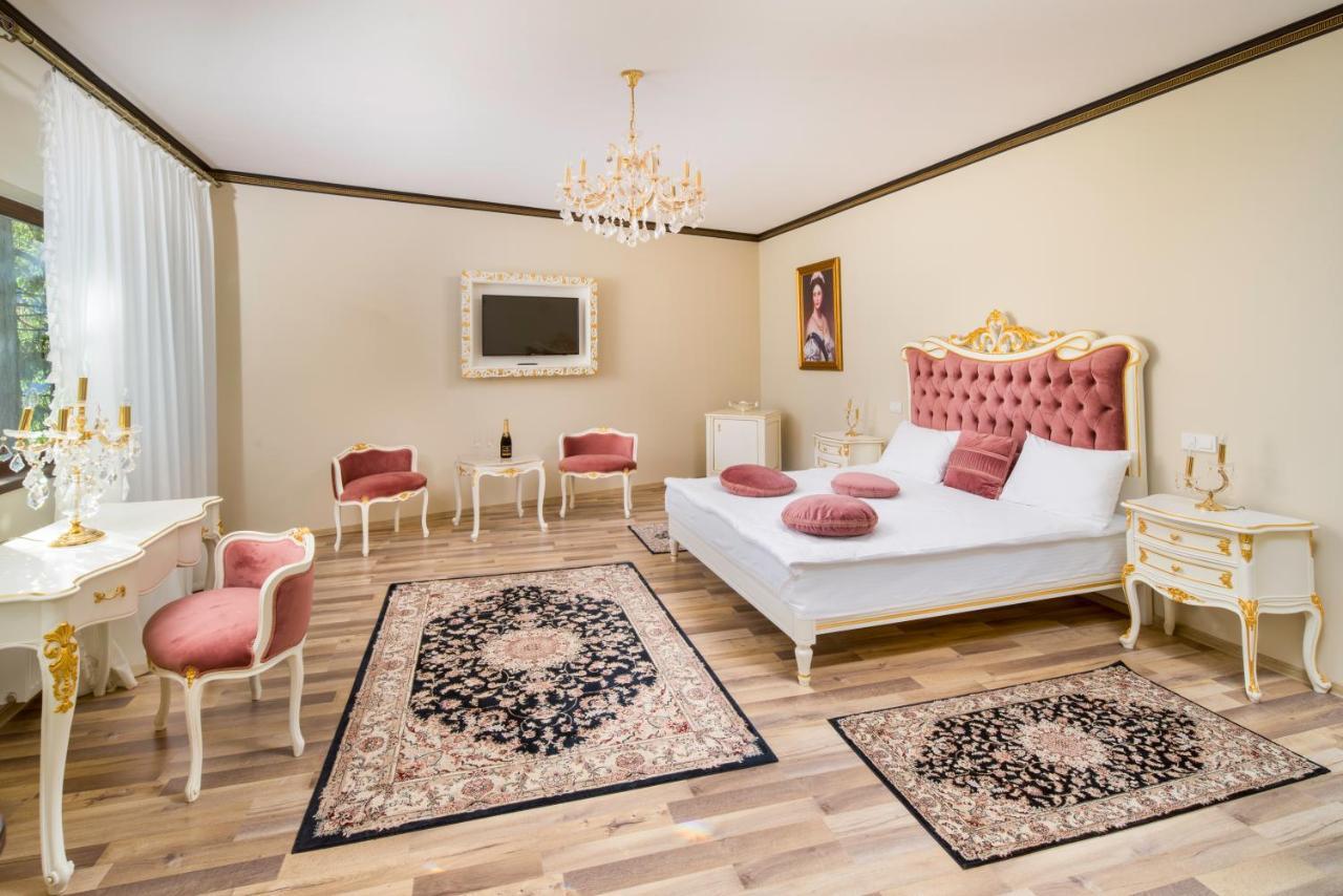 Hotel Boutique Vila Lakastel Sinaia Ngoại thất bức ảnh