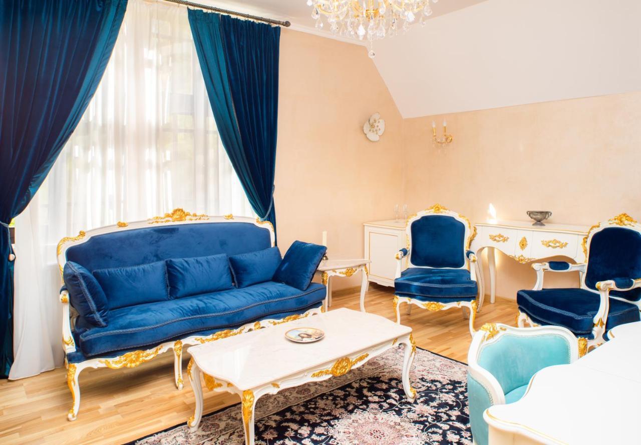 Hotel Boutique Vila Lakastel Sinaia Ngoại thất bức ảnh